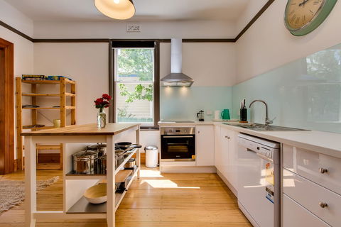 Rosehaven Cottage - Accommodation Mount Tamborine 2