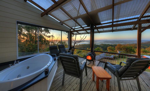 Island View Spa Cottage - Accommodation Mount Tamborine 1