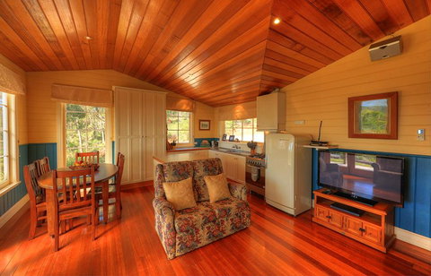 Island View Spa Cottage - Accommodation Mount Tamborine 7