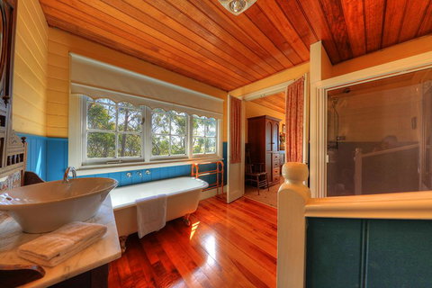 Island View Spa Cottage - Accommodation Mount Tamborine 3
