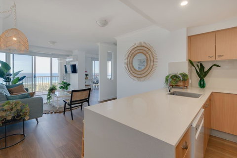 NEW Beautiful 2 Bed Ocean Views In Broadbeach - Accommodation Mount Tamborine 2