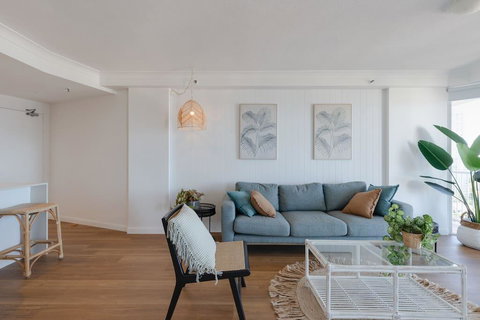 NEW Beautiful 2 Bed Ocean Views In Broadbeach - Accommodation Mount Tamborine 1