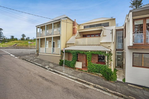 Newcastle Executive Homes - Oceanview Terrace - Accommodation Mount Tamborine 3