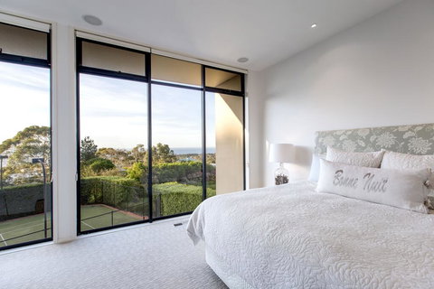 Newhaven Luxury Family Home With Bay Views, Large Pool, Jacuzzi, Tennis Court, Playground - Accommodation Mount Tamborine 2