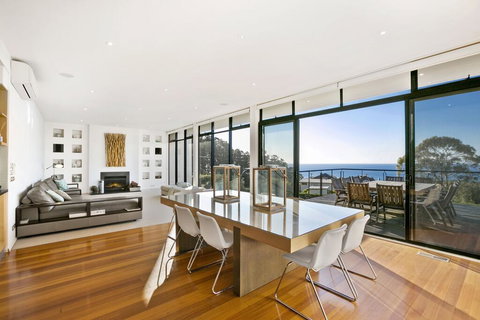 Newhaven Luxury Family Home With Bay Views, Large Pool, Jacuzzi, Tennis Court, Playground - Accommodation Mount Tamborine 1