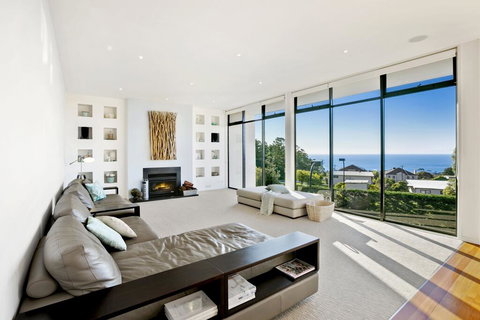 Newhaven Luxury Family Home With Bay Views, Large Pool, Jacuzzi, Tennis Court, Playground - Accommodation Mount Tamborine 3