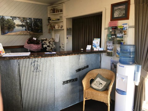Nicholas Royal Motel - No Pets Allowed - Accommodation Mount Tamborine 0