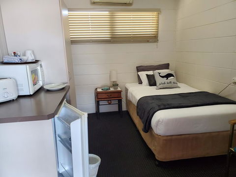 O'Sheas Windsor Hotel - Accommodation Mount Tamborine 1