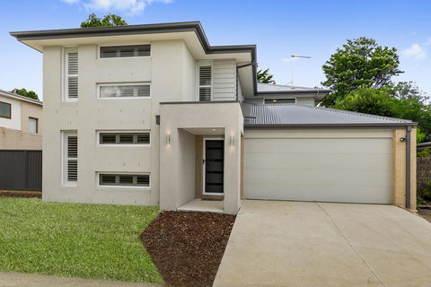 OCEAN BREEZE Family Home - Accommodation Mount Tamborine 0