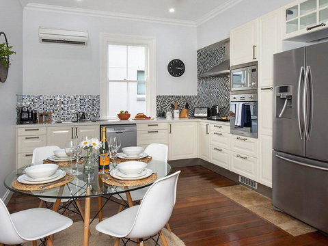 Ocean Mist Cottage - Across From Pet Friendly Beach - Accommodation Mount Tamborine 3