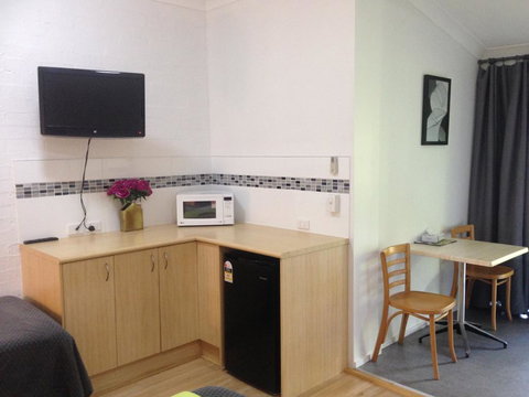 Ocean Shores Motel - Accommodation Mount Tamborine 1