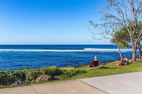 OCEAN WAVES - WiFi - Accommodation Mount Tamborine 2