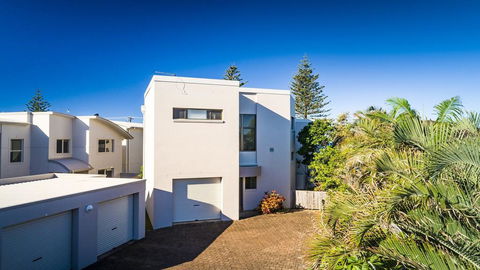 OCEAN WAVES - WiFi - Accommodation Mount Tamborine 3
