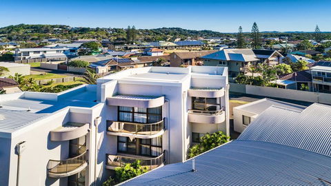 OCEAN WAVES - WiFi - Accommodation Mount Tamborine 0