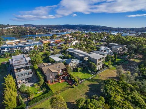 Ocean's 30 - Ultimate Beach Frontage - Accommodation Mount Tamborine 2