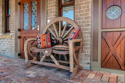 Old Bank Boutique Hotel - Accommodation Mount Tamborine 2