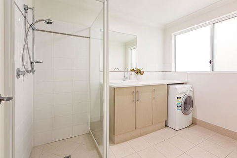 ON THE BEACH - Villa Over The Road From The Beach - Accommodation Mount Tamborine 3