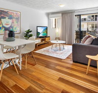 One-Bed Apartment With Balcony and Parking near CBD - Accommodation Mount Tamborine