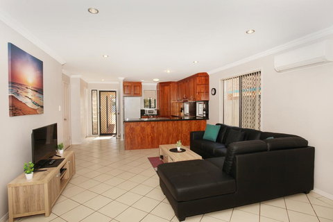 Oomoo 27b - 4 BDRM Townhouse - Close To Beaches - Accommodation Mount Tamborine 3