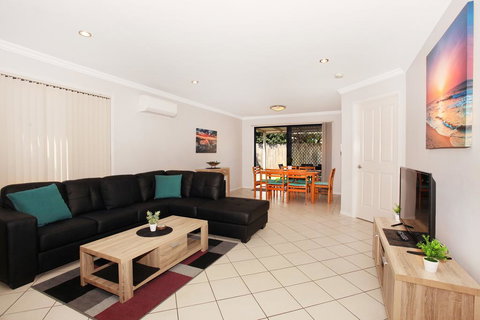 Oomoo 27b - 4 BDRM Townhouse - Close To Beaches - Accommodation Mount Tamborine 2