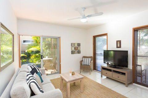 OUTRIGGER - Accommodation Mount Tamborine 3