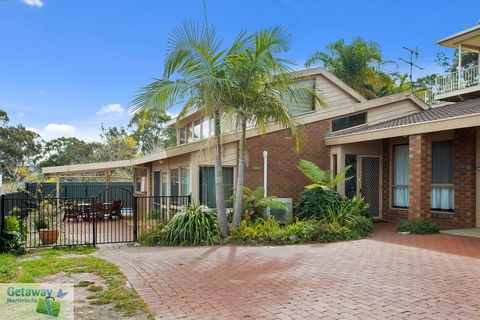 Oyster View - Accommodation Mount Tamborine 0