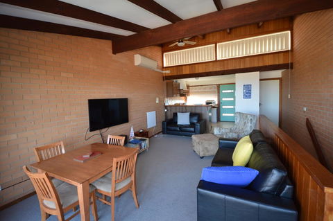 Panoramic Townhouse 8 - Accommodation Mount Tamborine 3