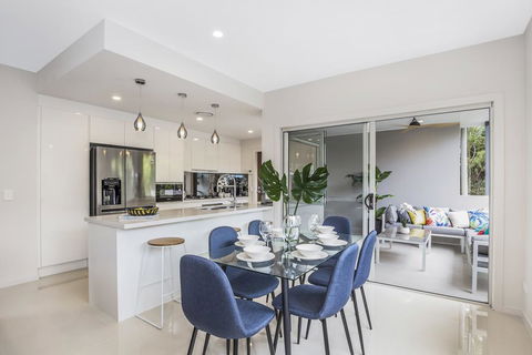 Park Avenue Luxe Townhouse Brand New Sleeps 9 - Accommodation Mount Tamborine 3