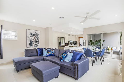 Park Avenue Luxe Townhouse Brand New Sleeps 9 - Accommodation Mount Tamborine 0