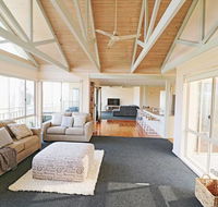 Pelican Lake Holiday House - Accommodation Mount Tamborine
