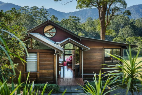 Promised Land Retreat - Accommodation Mount Tamborine 0