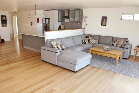 Quarterdeck Apartment - Accommodation Mount Tamborine 1