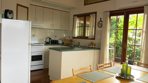 Ravensbourne Escape - Cedar Lodge - Accommodation Mount Tamborine 1