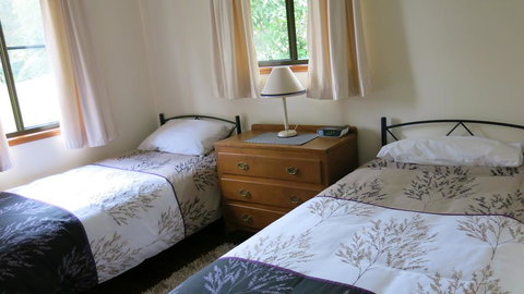 Ravensbourne Escape - Cedar Lodge - Accommodation Mount Tamborine 3