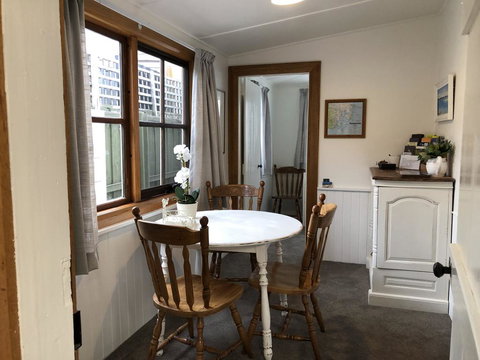 Recreation Cottage - Accommodation Mount Tamborine 2