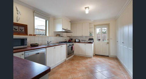 Roalies Farm House - Accommodation Mount Tamborine 3