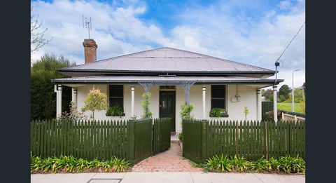 Roalies Farm House - Accommodation Mount Tamborine 0