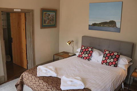 Robinson Cottage - Accommodation Mount Tamborine 1