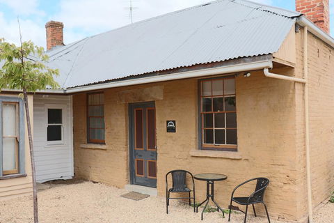 Robinson Cottage - Accommodation Mount Tamborine 2