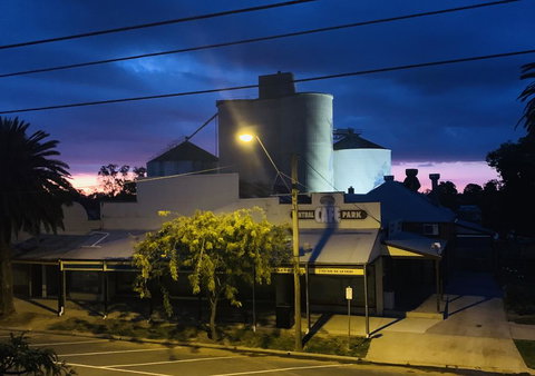 Rochester Wine Tavern - Accommodation Mount Tamborine 2