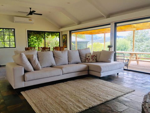 Rosewhite House - Accommodation Mount Tamborine 1