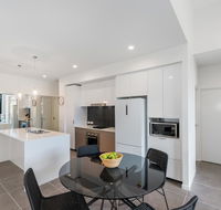 Round About Bulimba - Executive 3BR Bulimba apartment near Oxford St shops and restaurants - Accommodation Mount Tamborine