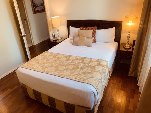 Royal Albert Hotel - Accommodation Mount Tamborine 2