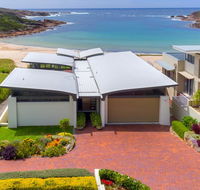 Sails on the Beachfront - Exclusive Seaside Home - Accommodation Mount Tamborine