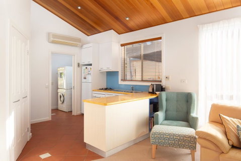SAILS TWO - INVERLOCH - Accommodation Mount Tamborine 3