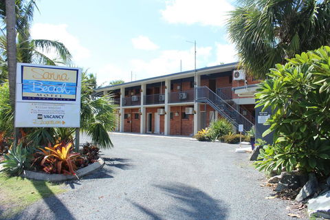 Sarina Beach Motel - Accommodation Mount Tamborine 2