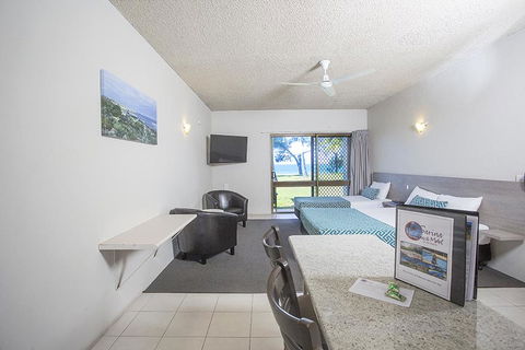 Sarina Beach Motel - Accommodation Mount Tamborine 3