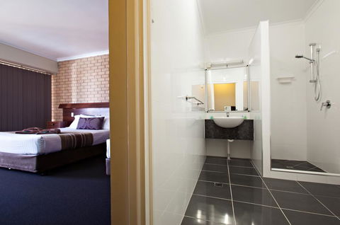 Sarina Motor Inn - Accommodation Mount Tamborine 0
