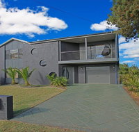 Seaside Escape - at Jones Beach swimming pool - Accommodation Mount Tamborine