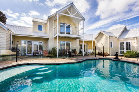 Seaside Spa Retreat - Accommodation Mount Tamborine 0